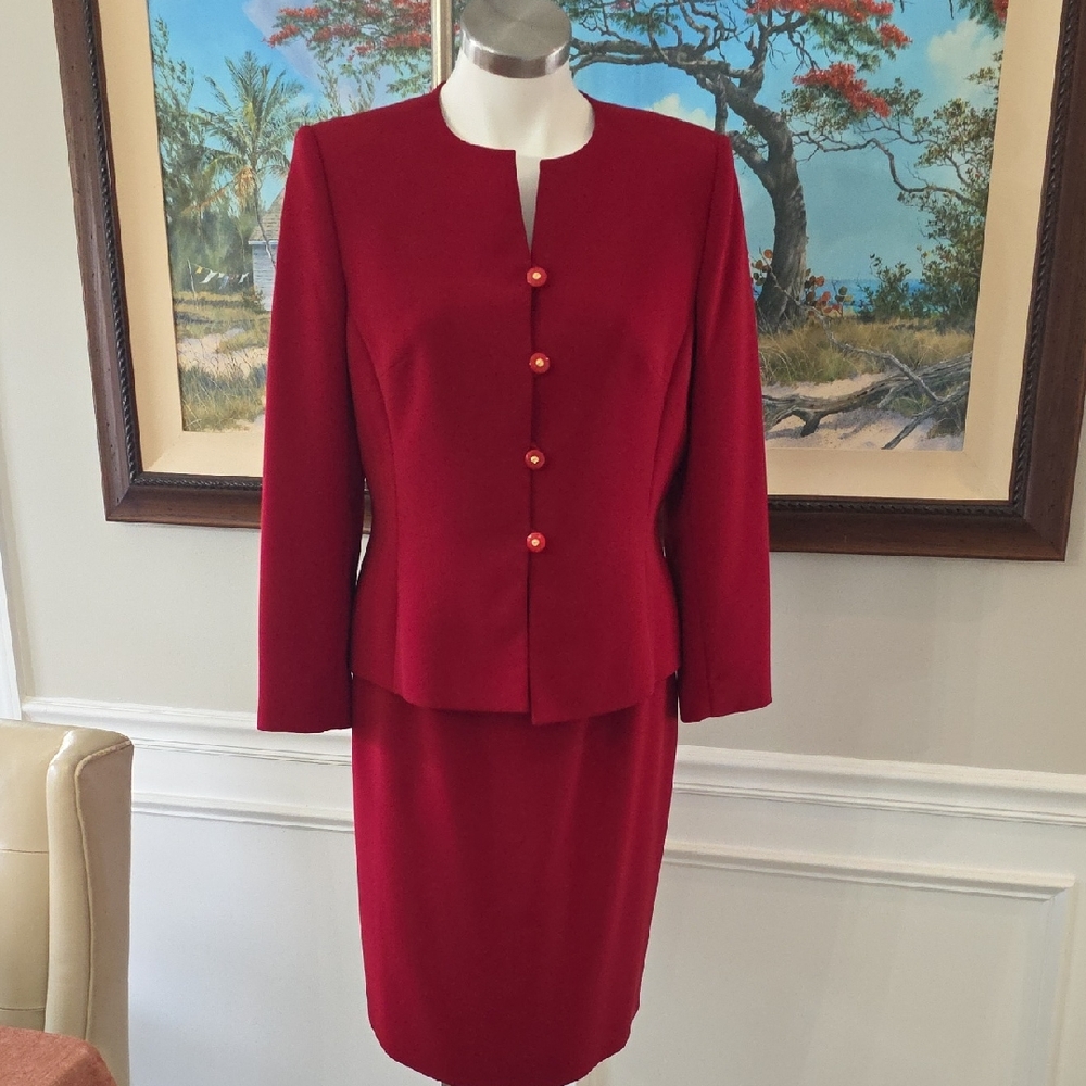 Le Suit Women's Classic Red Skirt Set